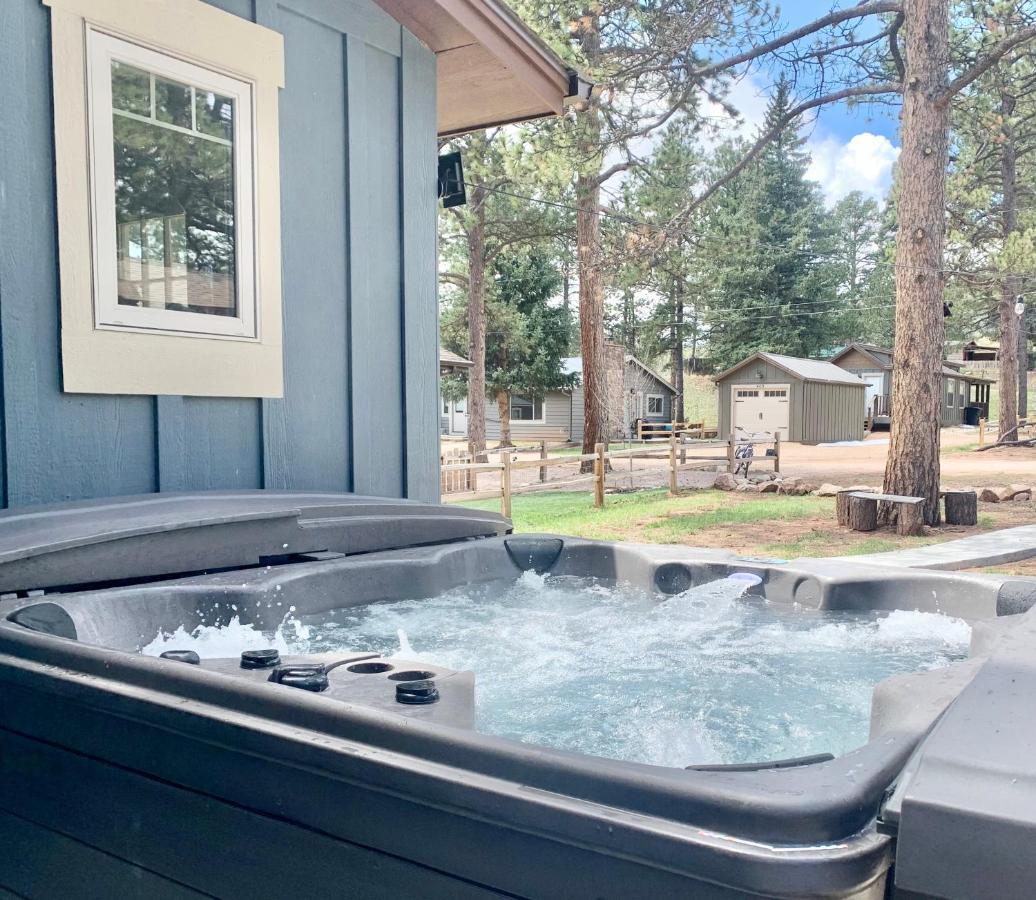 Black Bear Cabin With Hot Tub Woodland Park Ngoại thất bức ảnh